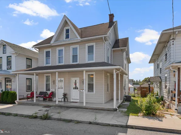 235 N College St, Palmyra, PA 17078
