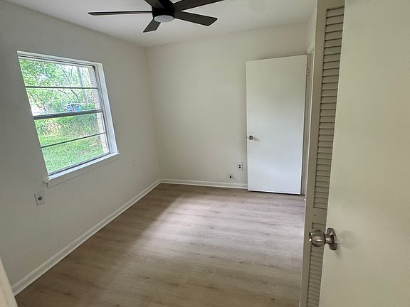 4th image of 1114 Main St