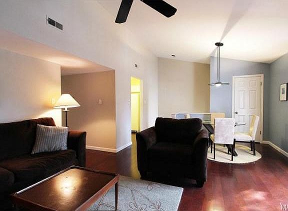 3rd image of 1432 Peacock Ln