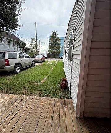 3rd image of 211 Adams St