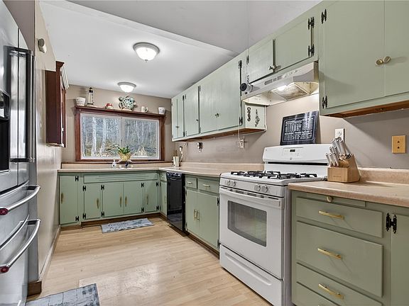 3rd image of 108 Posson Hill Rd