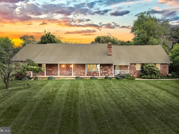 3314 Skyview Dr, Glenville, PA 17329