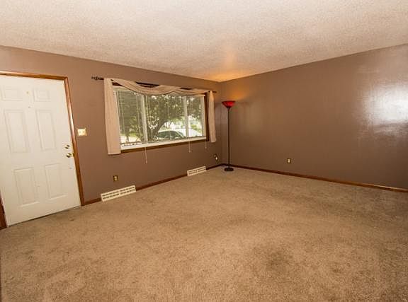 3rd image of 516 E 16th St