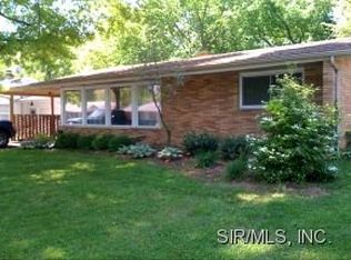 35 Wilshire Dr, Fairview Heights, IL 62208