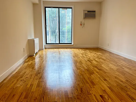 Rented by Bond New York | media 7