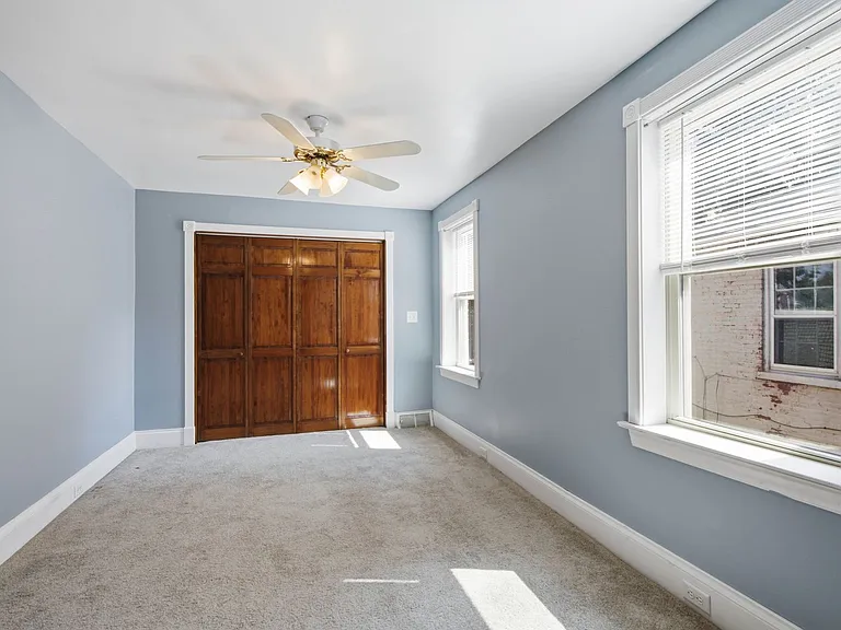 339 E Chestnut St — Photo 14