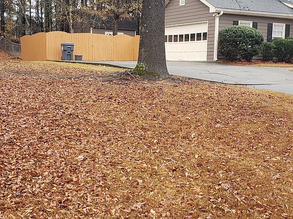 5th image of 555 Fawn Ln