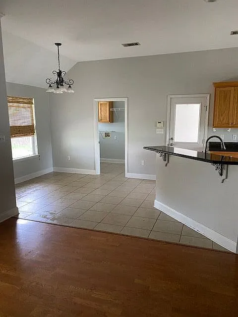 3 bed, 2.0 bath, 1368 sqft, $1,700 — Photo 2