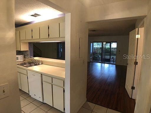 2nd image of 966 Franklin Ct