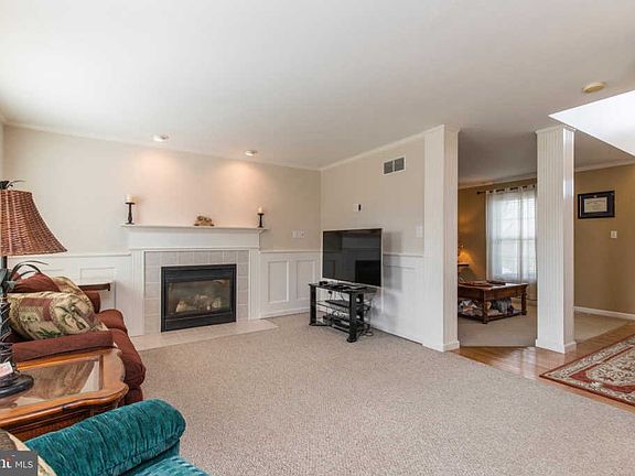 3rd image of 138 Ponds View Dr