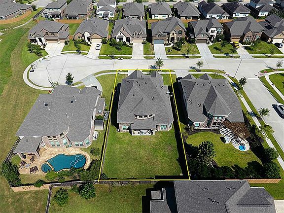 2nd image of 2875 Lombardia Dr
