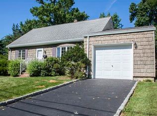 32 Holly Pl, Edison, NJ 08817