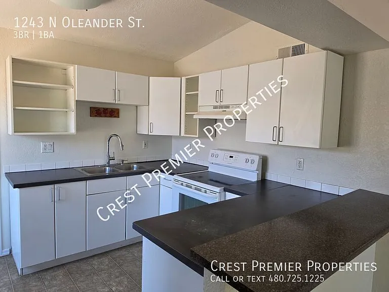 1243 N Oleander St — Photo 6