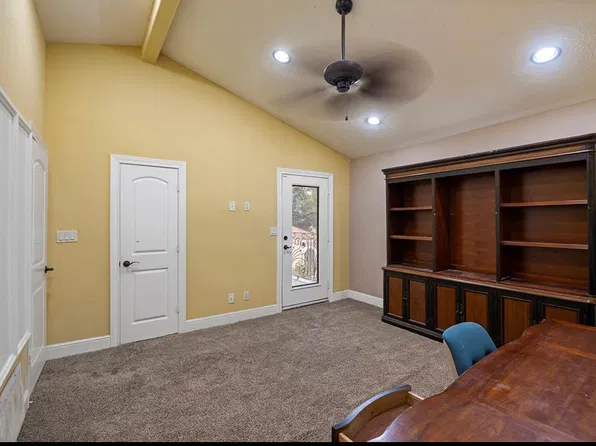 215 Wagon Rd, Wallis, TX 77485