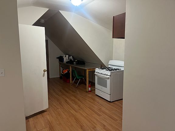 2nd image of 109 Liverpool St #3
