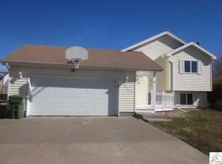 2017 E 36th St, Hibbing, MN 55746