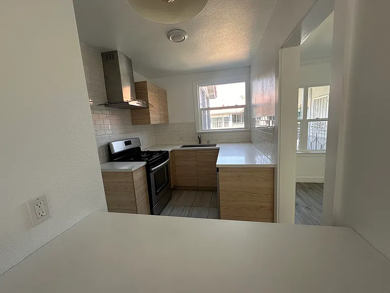 1429 Havenhurst Dr #21 — Photo 6