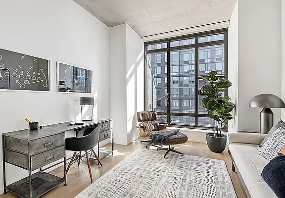 4th image of 196 Orchard St APT 10A