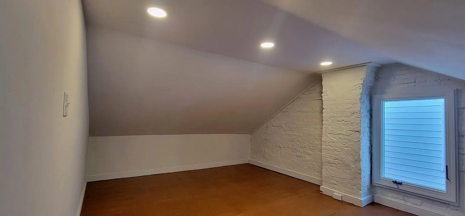 3 bed, 910 sqft, $1,610 — Photo 4