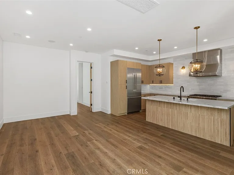 515 1/2 Jasmine Ave — Photo 8