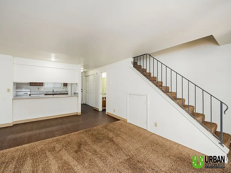 3129 E 29th Ave — Photo 3