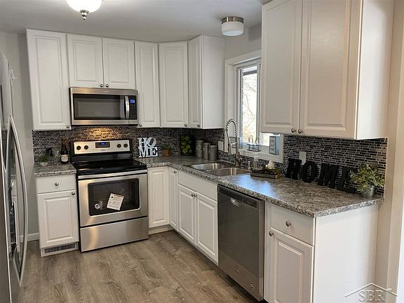 2nd image of 2534 Julianne Dr