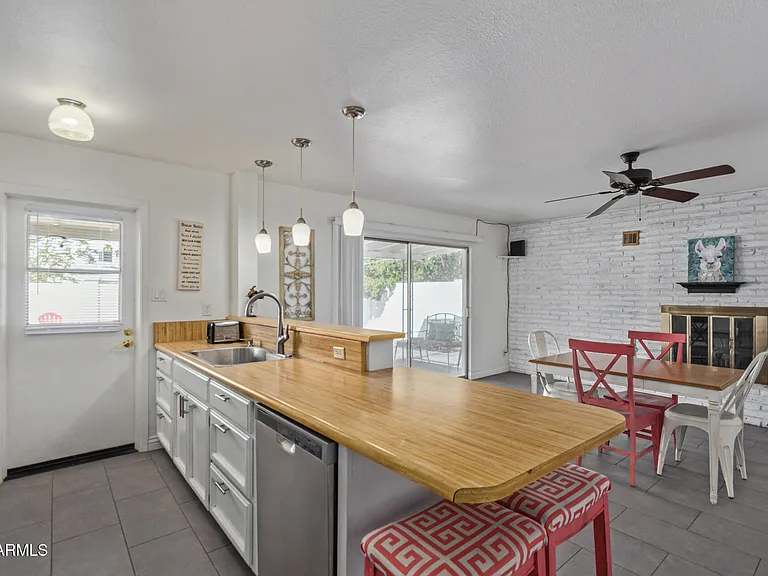 106 E Geneva Dr — Photo 6