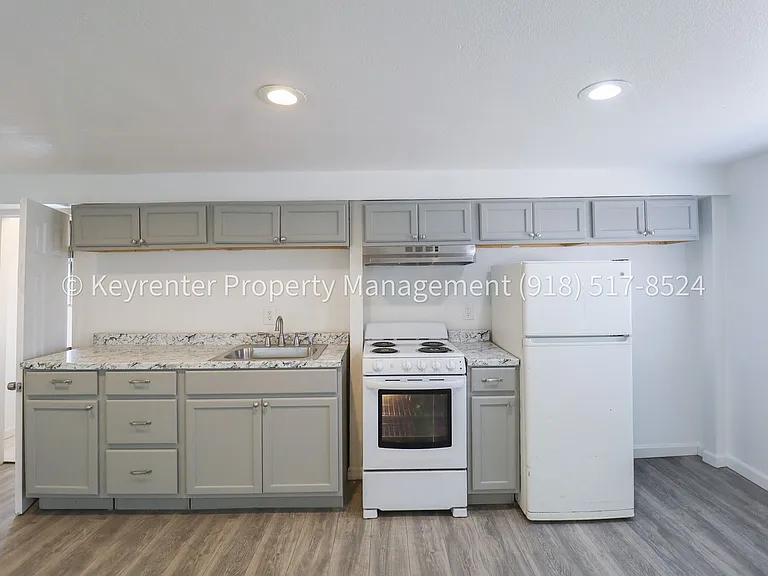 732 N Victor Ave — Photo 23