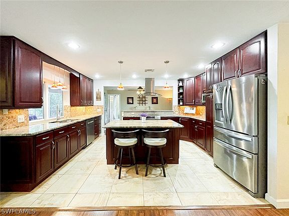 5th image of 1311 SE 16th St