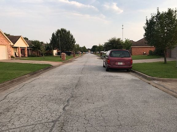5th image of 210 Amanda Ct