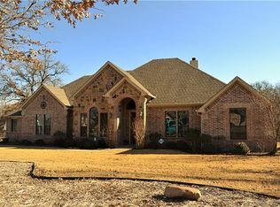205 S Natural Spring Ln, Azle, TX 76020