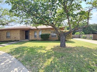 1601 Wade Dr, Bedford, TX 76022