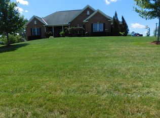 2749 Sunchase Blvd, Burlington, KY 41005