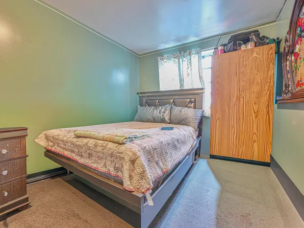 121 Montauk Avenue image 9 of 19