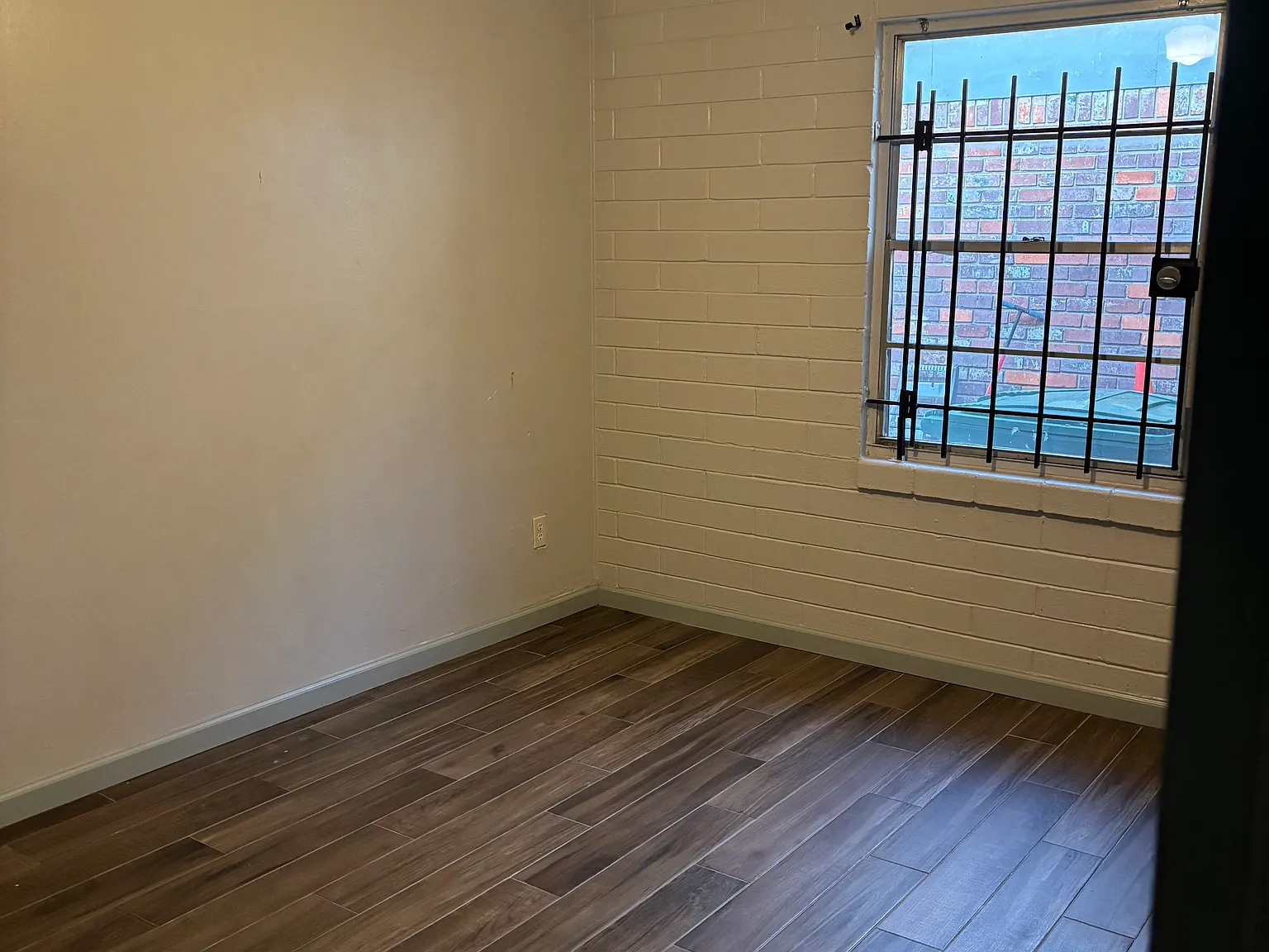 3 bed, 1.5 bath, 1495 sqft, $1,500 — Photo 4