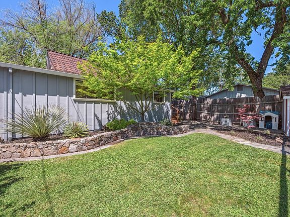 4th image of 18450 Lucas Avenue
