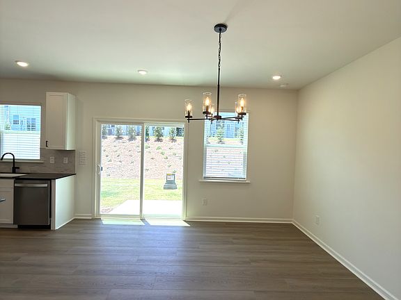 5th image of 508 Sunset Lake Dr
