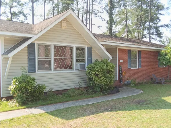 910 Orchard Dr, Fayetteville, NC 28303