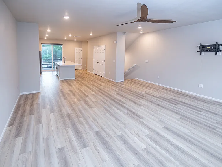 5677 Vivian St — Photo 10