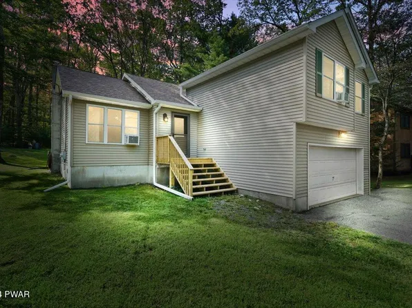 107 Adrienne Ct, Dingmans Ferry, PA 18328