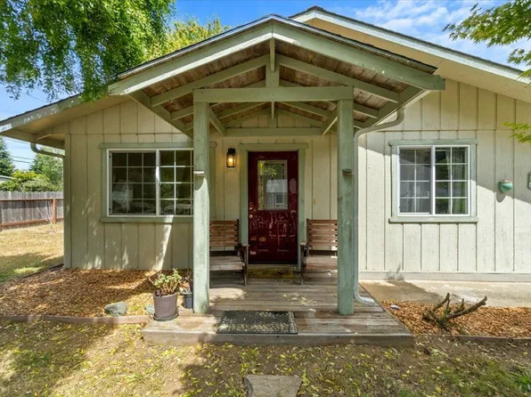 2405 Trina Ct, McKinleyville, CA 95519
