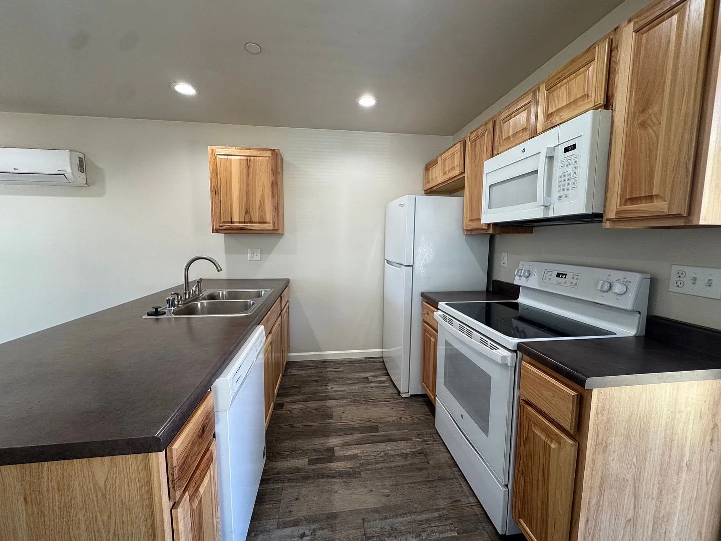 1740 Anderson Ave — Photo 3