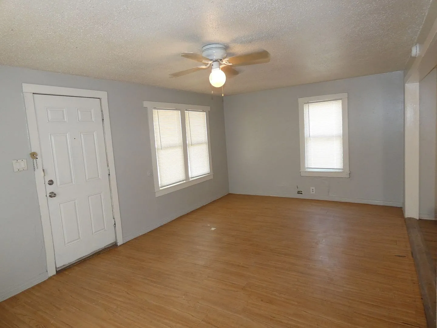 3 bedroom, 2 bath — Photo 4