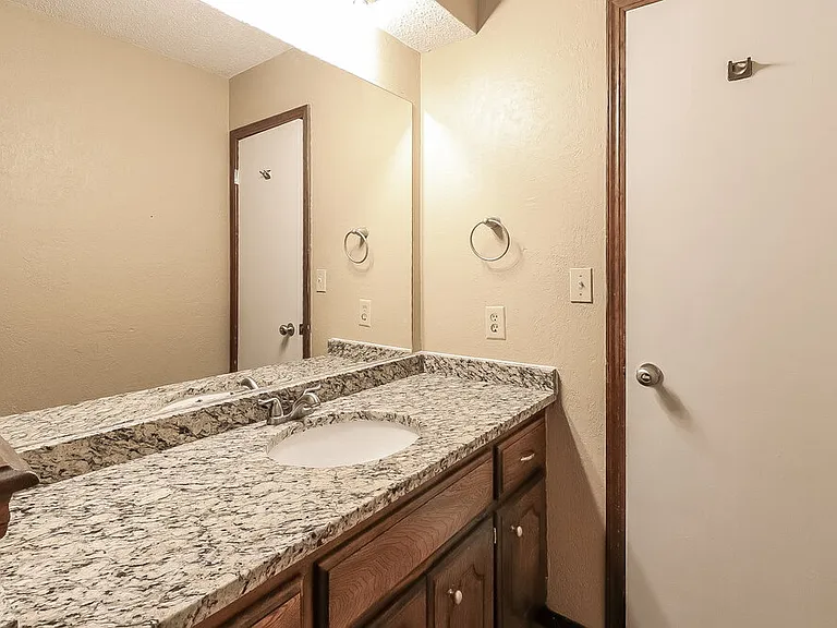 1112 NE 21st Ct — Photo 22