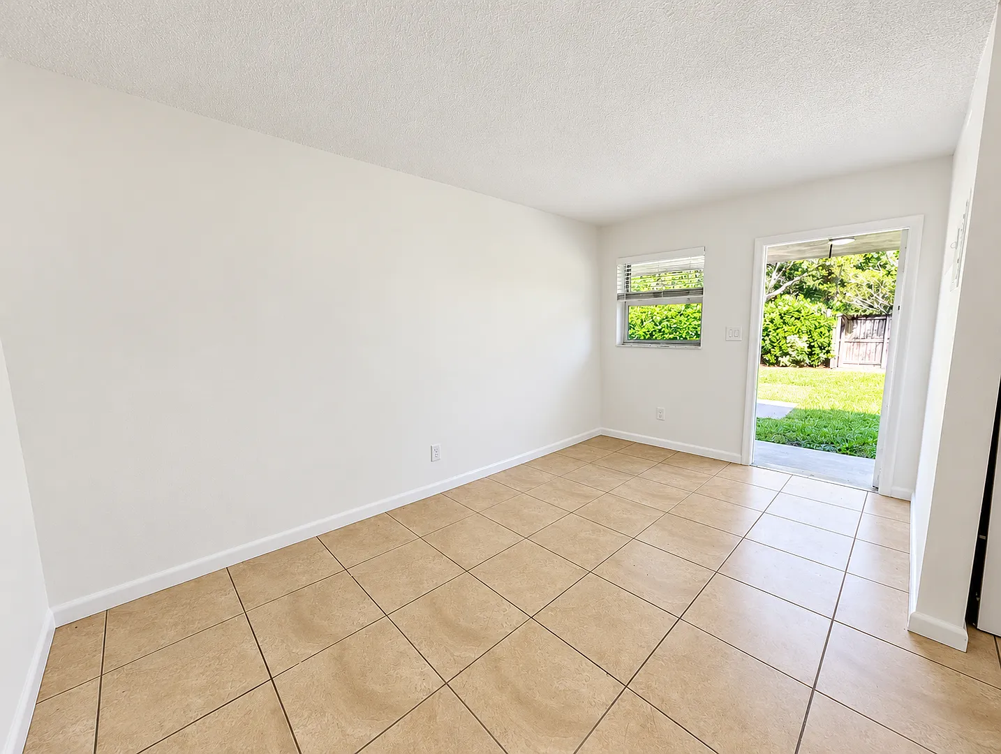 1001 SW 15 Ave — Photo 4