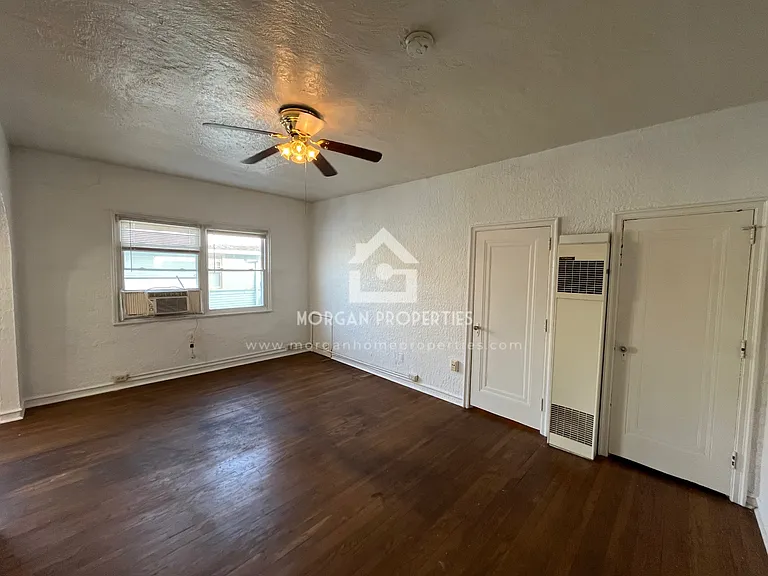 1231 W Walnut St — Photo 37