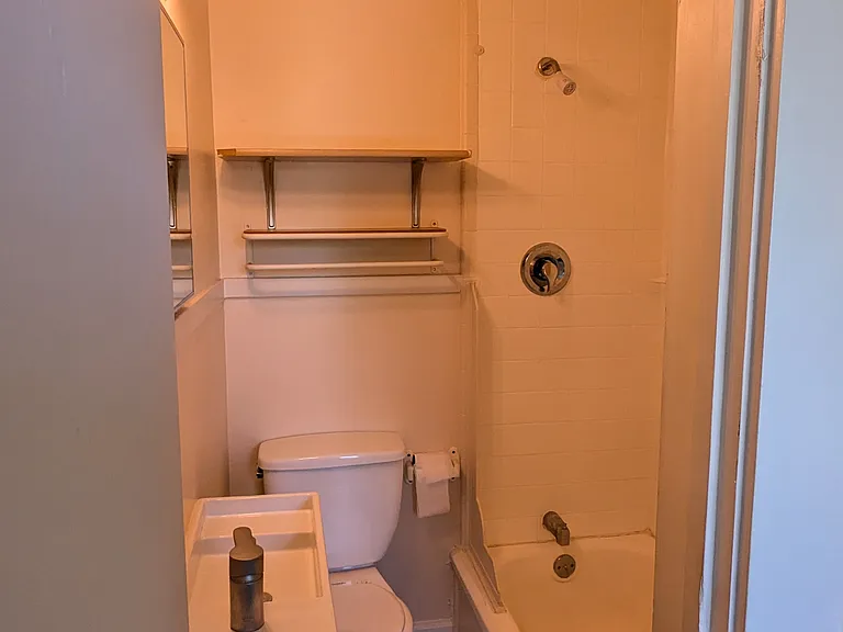 1407 W Ottawa St #3 — Photo 5