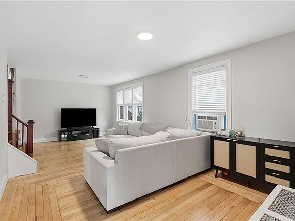 3rd image of 16 Beechcrest St