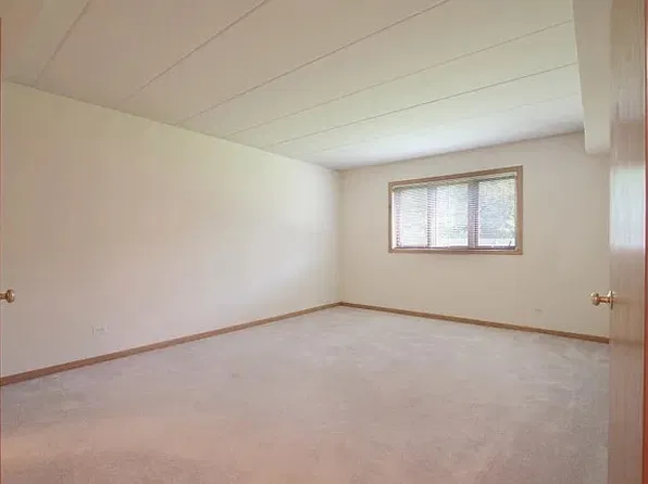 616 E 5th Ave Unit 102, Naperville, IL 60563