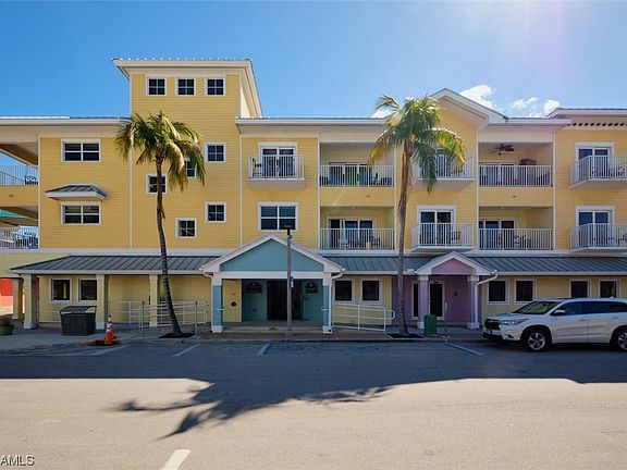 3rd image of 450 Old San Carlos Blvd #212